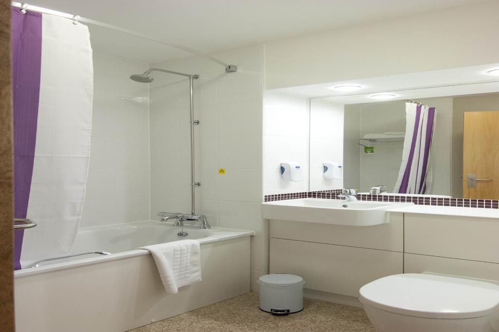 Premier Inn Горшам Екстер'єр фото