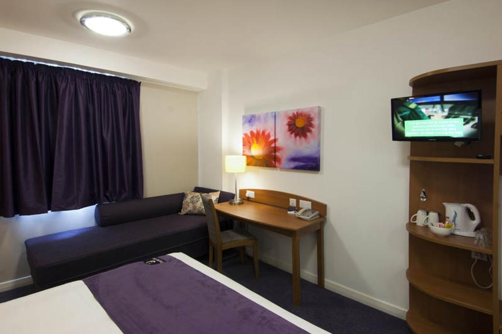 Premier Inn Горшам Екстер'єр фото