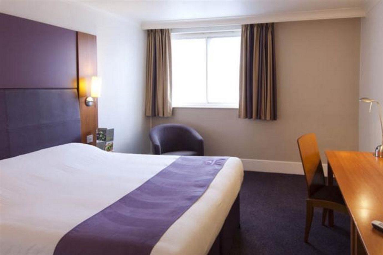 Premier Inn Горшам Екстер'єр фото
