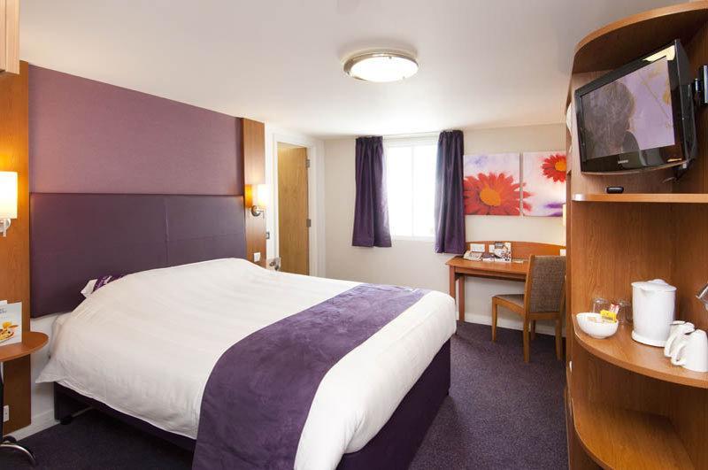 Premier Inn Горшам Екстер'єр фото