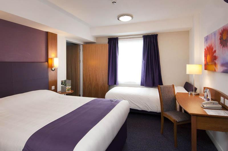 Premier Inn Горшам Екстер'єр фото